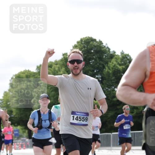 29.06.2025 - hella hamburg halbmarathon Jannik Wohlers http://msf.ph/oto/8153184 29.06.2025 10:15:37 Lombardsbrücke 1156, 1308, 1651, 2071, 2076, 2165, 2436, 2803, 3167, 4828, 5046, 5423, 7897, 7941, 7942, 8169, 8274, 8554, 8746, 8885, 9601, 9675, 9784, 9802, 10107, 10292, 10608, 10844, 11113, 11303, 11478, 11774, 11783, 11818, 12427, 12628, 14543, 14559, 15571, 15724, 15889, 16020, 16348, 16606, 17692, 18641, 19030 meine-sportfotos.de