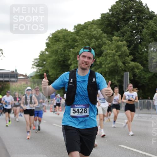 29.06.2025 - hella hamburg halbmarathon Jannik Wohlers http://msf.ph/oto/8153195 29.06.2025 10:52:51 Lombardsbrücke 1900, 1906, 2065, 2291, 2409, 4195, 4626, 5428, 6521, 7483, 7681, 8212, 8414, 8515, 8906, 9764, 10043, 10175, 10490, 10661, 12193, 12219, 12700, 13011, 13326, 13489, 13916, 13917, 14038, 14419, 14761, 16137, 17012, 17577, 17600, 18311, 18988 meine-sportfotos.de