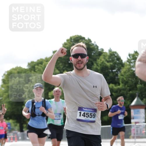 29.06.2025 - hella hamburg halbmarathon Jannik Wohlers http://msf.ph/oto/8153198 29.06.2025 10:15:37 Lombardsbrücke 1156, 1308, 1651, 2071, 2076, 2165, 2436, 2803, 3167, 4828, 5046, 5423, 7897, 7941, 7942, 8169, 8274, 8554, 8746, 8885, 9601, 9675, 9784, 9802, 10107, 10292, 10608, 10844, 11113, 11303, 11478, 11774, 11783, 11818, 12427, 12628, 14543, 14559, 15571, 15724, 15889, 16020, 16348, 16606, 17692, 18641, 19030 meine-sportfotos.de