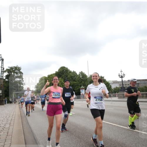 29.06.2025 - hella hamburg halbmarathon Jannik Wohlers http://msf.ph/oto/8153205 29.06.2025 10:47:57 Lombardsbrücke 1157, 1645, 2037, 2195, 2418, 2475, 2627, 2650, 2756, 2909, 2958, 3224, 3320, 3504, 3661, 3679, 3933, 4588, 5585, 5781, 5952, 6143, 7532, 8461, 8521, 8948, 9775, 9921, 10145, 11742, 12022, 12104, 12152, 12192, 12439, 12452, 12932, 13377, 13529, 13559, 13675, 13861, 13914, 14050, 15489, 15593, 15743, 16141, 16368, 16669, 16693, 16935, 16965, 17631, 17930, 18248, 18967 meine-sportfotos.de