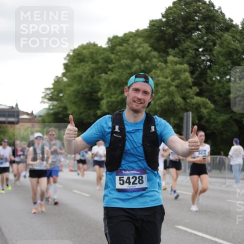 29.06.2025 - hella hamburg halbmarathon Jannik Wohlers http://msf.ph/oto/8153209 29.06.2025 10:52:51 Lombardsbrücke 1900, 1906, 2065, 2291, 2409, 4195, 4626, 5428, 6521, 7483, 7681, 8212, 8414, 8515, 8906, 9764, 10043, 10175, 10490, 10661, 12193, 12219, 12700, 13011, 13326, 13489, 13916, 13917, 14038, 14419, 14761, 16137, 17012, 17577, 17600, 18311, 18988 meine-sportfotos.de