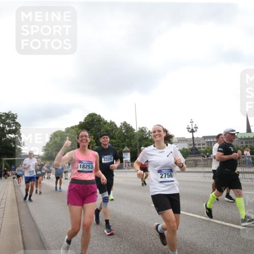 29.06.2025 - hella hamburg halbmarathon Jannik Wohlers http://msf.ph/oto/8153222 29.06.2025 10:47:58 Lombardsbrücke 1157, 1645, 2037, 2195, 2418, 2475, 2627, 2756, 2909, 2958, 3224, 3320, 3504, 3661, 3679, 3933, 4588, 5585, 5781, 5952, 6143, 7532, 8461, 8948, 9775, 9921, 10059, 10145, 11742, 12022, 12104, 12152, 12192, 12439, 12452, 12932, 13377, 13529, 13559, 13675, 13861, 13914, 14050, 15489, 15593, 15715, 15743, 16141, 16368, 16669, 16693, 16935, 16965, 17631, 17930, 18248, 18967 meine-sportfotos.de