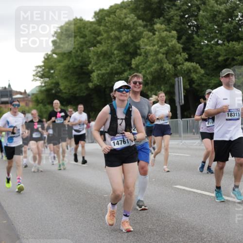 29.06.2025 - hella hamburg halbmarathon Jannik Wohlers http://msf.ph/oto/8153230 29.06.2025 10:52:55 Lombardsbrücke 1340, 1900, 1906, 2065, 2409, 3226, 4195, 4626, 5428, 5815, 7068, 7483, 7876, 8189, 8212, 8414, 8515, 8906, 9685, 9764, 10043, 10175, 10490, 11914, 12193, 12219, 12700, 13011, 13326, 13916, 13917, 14038, 14065, 14419, 14761, 17012, 17577, 17600, 18144, 18311, 18523, 18593 meine-sportfotos.de