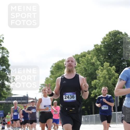 29.06.2025 - hella hamburg halbmarathon Jannik Wohlers http://msf.ph/oto/8153236 29.06.2025 10:15:38 Lombardsbrücke 1156, 1308, 1651, 2071, 2076, 2165, 2436, 2803, 3167, 4828, 5046, 5423, 7897, 8169, 8274, 8554, 8746, 8885, 9601, 9675, 9784, 9802, 10107, 10292, 10844, 10990, 11113, 11303, 11478, 11774, 11783, 11818, 12427, 12628, 14543, 14559, 15571, 15724, 15889, 16020, 16348, 16606, 17692, 18641, 19030 meine-sportfotos.de