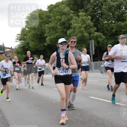 29.06.2025 - hella hamburg halbmarathon Jannik Wohlers http://msf.ph/oto/8153245 29.06.2025 10:52:55 Lombardsbrücke 1340, 1900, 1906, 2065, 2409, 3226, 4195, 4626, 5428, 5815, 7068, 7483, 7876, 8189, 8212, 8414, 8515, 8906, 9685, 9764, 10043, 10175, 10490, 11914, 12193, 12219, 12700, 13011, 13326, 13916, 13917, 14038, 14065, 14419, 14761, 17012, 17577, 17600, 18144, 18311, 18523, 18593 meine-sportfotos.de