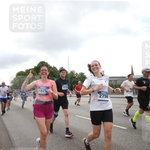 29.06.2025 - hella hamburg halbmarathon Jannik Wohlers http://msf.ph/oto/8153256 29.06.2025 10:47:58 Lombardsbrücke 1157, 1645, 2037, 2195, 2418, 2475, 2627, 2756, 2909, 2958, 3224, 3320, 3504, 3661, 3679, 3933, 4588, 5585, 5781, 5952, 6143, 7532, 8461, 8948, 9775, 9921, 10059, 10145, 11742, 12022, 12104, 12152, 12192, 12439, 12452, 12932, 13377, 13529, 13559, 13675, 13861, 13914, 14050, 15489, 15593, 15715, 15743, 16141, 16368, 16669, 16693, 16935, 16965, 17631, 17930, 18248, 18967 meine-sportfotos.de