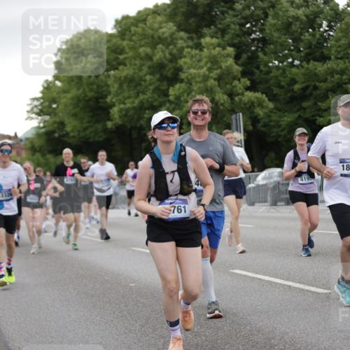 29.06.2025 - hella hamburg halbmarathon Jannik Wohlers http://msf.ph/oto/8153268 29.06.2025 10:52:55 Lombardsbrücke 1340, 1900, 1906, 2065, 2409, 3226, 4195, 4626, 5428, 5815, 7068, 7483, 7876, 8189, 8212, 8414, 8515, 8906, 9685, 9764, 10043, 10175, 10490, 11914, 12193, 12219, 12700, 13011, 13326, 13916, 13917, 14038, 14065, 14419, 14761, 17012, 17577, 17600, 18144, 18311, 18523, 18593 meine-sportfotos.de