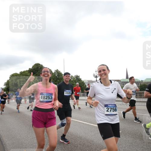 29.06.2025 - hella hamburg halbmarathon Jannik Wohlers http://msf.ph/oto/8153270 29.06.2025 10:47:58 Lombardsbrücke 1157, 1645, 2037, 2195, 2418, 2475, 2627, 2756, 2909, 2958, 3224, 3320, 3504, 3661, 3679, 3933, 4588, 5585, 5781, 5952, 6143, 7532, 8461, 8948, 9775, 9921, 10059, 10145, 11742, 12022, 12104, 12152, 12192, 12439, 12452, 12932, 13377, 13529, 13559, 13675, 13861, 13914, 14050, 15489, 15593, 15715, 15743, 16141, 16368, 16669, 16693, 16935, 16965, 17631, 17930, 18248, 18967 meine-sportfotos.de
