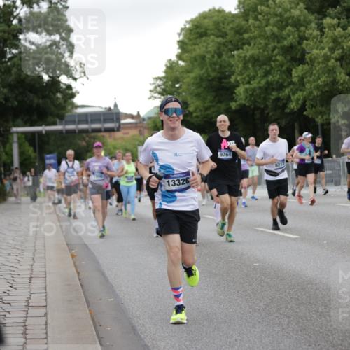 29.06.2025 - hella hamburg halbmarathon Jannik Wohlers http://msf.ph/oto/8153305 29.06.2025 10:52:57 Lombardsbrücke 1340, 1900, 1906, 2065, 2409, 3226, 4195, 4626, 5428, 5562, 5815, 6041, 6044, 7068, 7483, 7876, 8189, 8212, 8414, 8515, 8906, 9685, 9764, 10043, 10175, 10490, 11914, 12193, 12219, 12280, 12700, 13011, 13326, 14038, 14065, 14419, 14761, 16979, 17012, 17577, 17600, 18144, 18311, 18523, 18593 meine-sportfotos.de