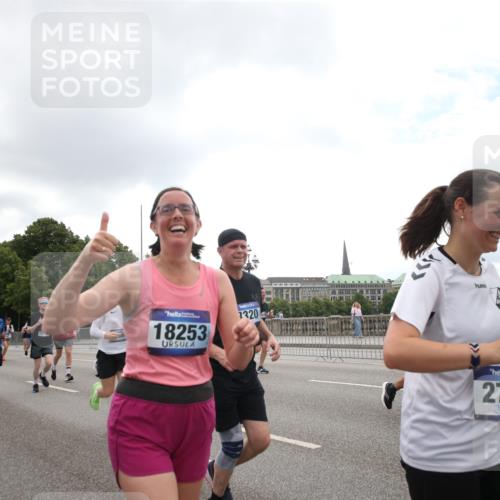 29.06.2025 - hella hamburg halbmarathon Jannik Wohlers http://msf.ph/oto/8153311 29.06.2025 10:47:59 Lombardsbrücke 1157, 1645, 2037, 2195, 2418, 2475, 2627, 2756, 2909, 3224, 3320, 3504, 3661, 3679, 3933, 4588, 5585, 5781, 5952, 6143, 7532, 8461, 8948, 9775, 9921, 10059, 10145, 12022, 12104, 12152, 12192, 12439, 12452, 12932, 13377, 13529, 13559, 13675, 13861, 13914, 14050, 15489, 15593, 15715, 15743, 16141, 16368, 16669, 16693, 16935, 16965, 17631, 17930, 18248, 18967 meine-sportfotos.de