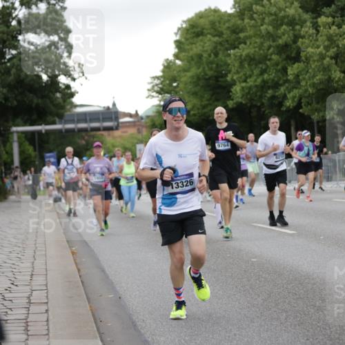 29.06.2025 - hella hamburg halbmarathon Jannik Wohlers http://msf.ph/oto/8153315 29.06.2025 10:52:57 Lombardsbrücke 1340, 1900, 1906, 2065, 2409, 3226, 4195, 4626, 5428, 5562, 5815, 6041, 6044, 7068, 7483, 7876, 8189, 8212, 8414, 8515, 8906, 9685, 9764, 10043, 10175, 10490, 11914, 12193, 12219, 12280, 12700, 13011, 13326, 14038, 14065, 14419, 14761, 16979, 17012, 17577, 17600, 18144, 18311, 18523, 18593 meine-sportfotos.de