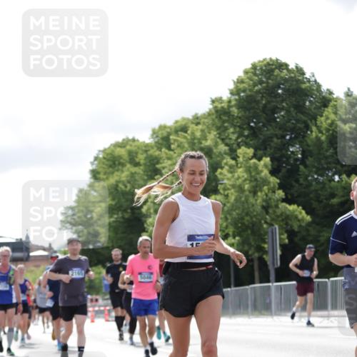 29.06.2025 - hella hamburg halbmarathon Jannik Wohlers http://msf.ph/oto/8153324 29.06.2025 10:15:40 Lombardsbrücke 1156, 1308, 1651, 2071, 2076, 2165, 2436, 2803, 2835, 3167, 4828, 5046, 5423, 7897, 8169, 8274, 8554, 8746, 8885, 9601, 9675, 9784, 9802, 10107, 10292, 10844, 10990, 11113, 11303, 11478, 11774, 11783, 11818, 12427, 12628, 14543, 14559, 15571, 15724, 15889, 16020, 16348, 16606, 17692, 18641, 18735, 19030 meine-sportfotos.de