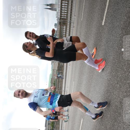 29.06.2025 - hella hamburg halbmarathon Jannik Wohlers http://msf.ph/oto/8153328 29.06.2025 10:48:19 Lombardsbrücke 1142, 1167, 1584, 2437, 2438, 2716, 2792, 5010, 7203, 7947, 7948, 8719, 8760, 9552, 9787, 10059, 10204, 10366, 10524, 10654, 10656, 11364, 11365, 11762, 11776, 11861, 13775, 13814, 13845, 14382, 15715, 15833, 16042, 16498, 16499, 16525, 16701, 16974, 17046, 18282, 18496, 18909, 19024, 19083, 19135 meine-sportfotos.de