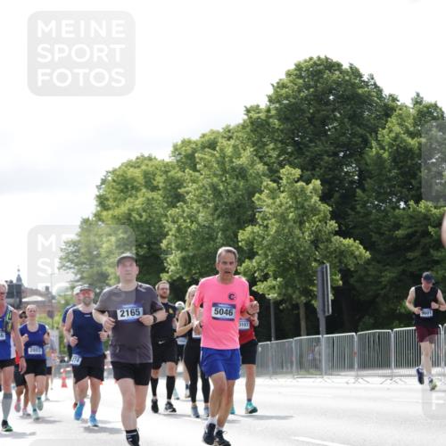 29.06.2025 - hella hamburg halbmarathon Jannik Wohlers http://msf.ph/oto/8153360 29.06.2025 10:15:41 Lombardsbrücke 1156, 1308, 1651, 2071, 2076, 2165, 2436, 2803, 2835, 3167, 4637, 4828, 5046, 5423, 7897, 8169, 8274, 8554, 8746, 8885, 9601, 9675, 9784, 9802, 9881, 10107, 10292, 10844, 10990, 11113, 11303, 11478, 11774, 11783, 11818, 12427, 12628, 14543, 15571, 15724, 15889, 16020, 16348, 16921, 17692, 18641, 18735, 19030 meine-sportfotos.de