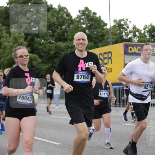 29.06.2025 - hella hamburg halbmarathon Jannik Wohlers http://msf.ph/oto/8153363 29.06.2025 10:53:01 Lombardsbrücke 1340, 1709, 1900, 1906, 1984, 2065, 2409, 2429, 3226, 4195, 4595, 5428, 5562, 5815, 6041, 6044, 7068, 7483, 7611, 7876, 8189, 8212, 8414, 8515, 8906, 9077, 9456, 9685, 9764, 9785, 10043, 10175, 10490, 11489, 11914, 12068, 12082, 12193, 12219, 12259, 12280, 12459, 12700, 13011, 13072, 13326, 13351, 14038, 14065, 14419, 14761, 15498, 16979, 17012, 17236, 17577, 17600, 18057, 18079, 18144, 18311, 18523, 18532, 18593, 18609 meine-sportfotos.de