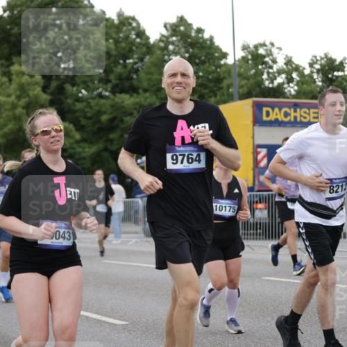 29.06.2025 - hella hamburg halbmarathon Jannik Wohlers http://msf.ph/oto/8153372 29.06.2025 10:53:01 Lombardsbrücke 1340, 1709, 1900, 1906, 1984, 2065, 2409, 2429, 3226, 4195, 4595, 5428, 5562, 5815, 6041, 6044, 7068, 7483, 7611, 7876, 8189, 8212, 8414, 8515, 8906, 9077, 9456, 9685, 9764, 9785, 10043, 10175, 10490, 11489, 11914, 12068, 12082, 12193, 12219, 12259, 12280, 12459, 12700, 13011, 13072, 13326, 13351, 14038, 14065, 14419, 14761, 15498, 16979, 17012, 17236, 17577, 17600, 18057, 18079, 18144, 18311, 18523, 18532, 18593, 18609 meine-sportfotos.de