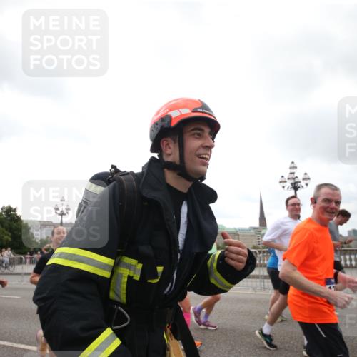 29.06.2025 - hella hamburg halbmarathon Jannik Wohlers http://msf.ph/oto/8153443 29.06.2025 10:48:43 Lombardsbrücke 2160, 2395, 2541, 2713, 2927, 3070, 3086, 3253, 4403, 4525, 4527, 5118, 5479, 5480, 5551, 6015, 6566, 6979, 7931, 7936, 8549, 9245, 9341, 9359, 10033, 10038, 10081, 10479, 10782, 10785, 11000, 11031, 11192, 11601, 11681, 11690, 11741, 11865, 12010, 12173, 12380, 12664, 12881, 12882, 13426, 13507, 13564, 13565, 14080, 14081, 14623, 15064, 15100, 15159, 15176, 15411, 15530, 15597, 15631, 15771, 16012, 16759, 17287, 17315, 17538, 17647, 17693, 18016, 18453 meine-sportfotos.de
