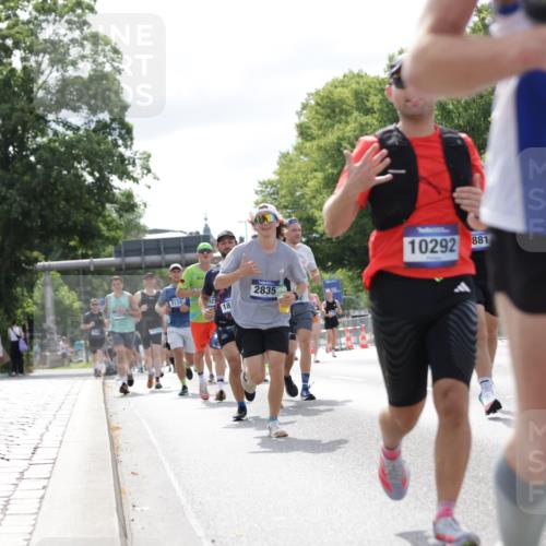 29.06.2025 - hella hamburg halbmarathon Jannik Wohlers http://msf.ph/oto/8153449 29.06.2025 10:15:47 Lombardsbrücke 1156, 1308, 1651, 2071, 2165, 2436, 2803, 2835, 3134, 3648, 4637, 4828, 5046, 5294, 5423, 8169, 8274, 8554, 9601, 9784, 9802, 9881, 10107, 10183, 10292, 10844, 10990, 11344, 11345, 12572, 13215, 14543, 15332, 15487, 15571, 15724, 15889, 16921, 17592, 17692, 18735, 19030 meine-sportfotos.de
