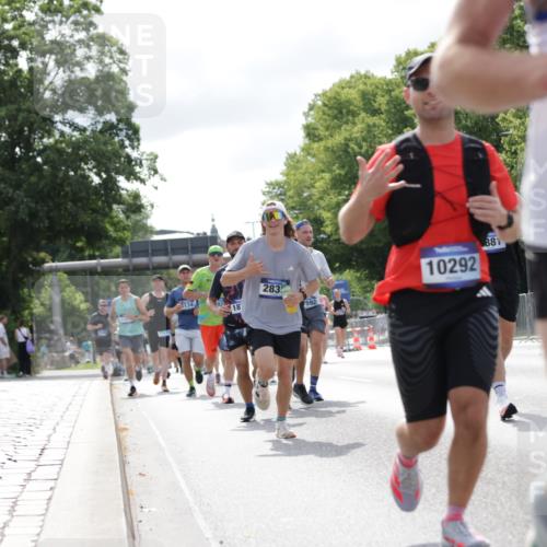 29.06.2025 - hella hamburg halbmarathon Jannik Wohlers http://msf.ph/oto/8153457 29.06.2025 10:15:47 Lombardsbrücke 1156, 1308, 1651, 2071, 2165, 2436, 2803, 2835, 3134, 3648, 4637, 4828, 5046, 5294, 5423, 8169, 8274, 8554, 9601, 9784, 9802, 9881, 10107, 10183, 10292, 10844, 10990, 11344, 11345, 12572, 13215, 14543, 15332, 15487, 15571, 15724, 15889, 16921, 17592, 17692, 18735, 19030 meine-sportfotos.de