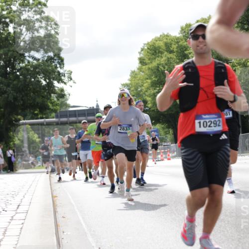 29.06.2025 - hella hamburg halbmarathon Jannik Wohlers http://msf.ph/oto/8153463 29.06.2025 10:15:47 Lombardsbrücke 1156, 1308, 1651, 2071, 2165, 2436, 2803, 2835, 3134, 3648, 4637, 4828, 5046, 5294, 5423, 8169, 8274, 8554, 9601, 9784, 9802, 9881, 10107, 10183, 10292, 10844, 10990, 11344, 11345, 12572, 13215, 14543, 15332, 15487, 15571, 15724, 15889, 16921, 17592, 17692, 18735, 19030 meine-sportfotos.de