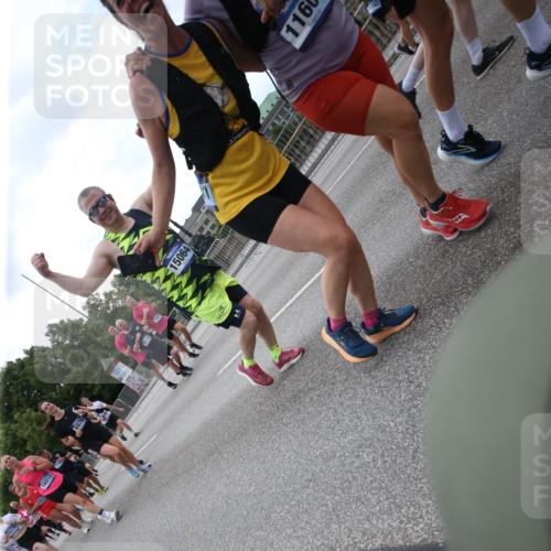 29.06.2025 - hella hamburg halbmarathon Jannik Wohlers http://msf.ph/oto/8153464 29.06.2025 10:48:45 Lombardsbrücke 2160, 2395, 2541, 2713, 2927, 3070, 3086, 3232, 3253, 4403, 4525, 4527, 5118, 5463, 5551, 6566, 6979, 7931, 7936, 8549, 9245, 9341, 9359, 10033, 10038, 10081, 10130, 10479, 10782, 10785, 11000, 11031, 11192, 11601, 11681, 11741, 11865, 12010, 12173, 12380, 12664, 12881, 12882, 13426, 13564, 13565, 14080, 14081, 14623, 15064, 15159, 15176, 15411, 15530, 15597, 15631, 15771, 16012, 16759, 17287, 17315, 17538, 17647, 17693, 18016, 18453 meine-sportfotos.de