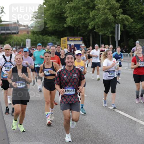 29.06.2025 - hella hamburg halbmarathon Jannik Wohlers http://msf.ph/oto/8153483 29.06.2025 10:53:06 Lombardsbrücke 1340, 1709, 1900, 1906, 1984, 2065, 2409, 2429, 3226, 4195, 4595, 5562, 5815, 5857, 6041, 6044, 6306, 6913, 6996, 7068, 7537, 7611, 7876, 7890, 8189, 8212, 8515, 8906, 9077, 9456, 9685, 9764, 9785, 10043, 10175, 10490, 11489, 11914, 12068, 12082, 12219, 12259, 12280, 12459, 13011, 13072, 13326, 13351, 14065, 14419, 14927, 15118, 15498, 15804, 16979, 17236, 17600, 17709, 18057, 18079, 18083, 18144, 18311, 18523, 18532, 18593, 18609 meine-sportfotos.de