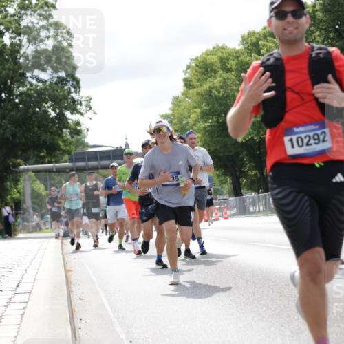 29.06.2025 - hella hamburg halbmarathon Jannik Wohlers http://msf.ph/oto/8153484 29.06.2025 10:15:47 Lombardsbrücke 1156, 1308, 1651, 2071, 2165, 2436, 2803, 2835, 3134, 3648, 4637, 4828, 5046, 5294, 5423, 8169, 8274, 8554, 9601, 9784, 9802, 9881, 10107, 10183, 10292, 10844, 10990, 11344, 11345, 12572, 13215, 14543, 15332, 15487, 15571, 15724, 15889, 16921, 17592, 17692, 18735, 19030 meine-sportfotos.de