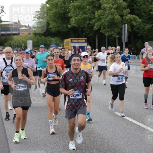 29.06.2025 - hella hamburg halbmarathon Jannik Wohlers http://msf.ph/oto/8153489 29.06.2025 10:53:06 Lombardsbrücke 1340, 1709, 1900, 1906, 1984, 2065, 2409, 2429, 3226, 4195, 4595, 5562, 5815, 5857, 6041, 6044, 6306, 6913, 6996, 7068, 7537, 7611, 7876, 7890, 8189, 8212, 8515, 8906, 9077, 9456, 9685, 9764, 9785, 10043, 10175, 10490, 11489, 11914, 12068, 12082, 12219, 12259, 12280, 12459, 13011, 13072, 13326, 13351, 14065, 14419, 14927, 15118, 15498, 15804, 16979, 17236, 17600, 17709, 18057, 18079, 18083, 18144, 18311, 18523, 18532, 18593, 18609 meine-sportfotos.de