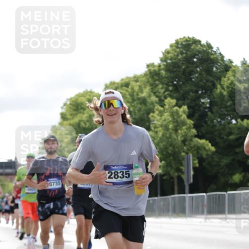 29.06.2025 - hella hamburg halbmarathon Jannik Wohlers http://msf.ph/oto/8153492 29.06.2025 10:15:48 Lombardsbrücke 1156, 1308, 1651, 2071, 2165, 2436, 2803, 2835, 3134, 3648, 4583, 4637, 4828, 5046, 5294, 8169, 8274, 9601, 9784, 9802, 9881, 10107, 10183, 10292, 10844, 10990, 11344, 11345, 12572, 13215, 13610, 14543, 15332, 15388, 15487, 15571, 15724, 15889, 16921, 17592, 17692, 18735, 19030 meine-sportfotos.de