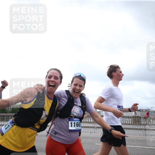 29.06.2025 - hella hamburg halbmarathon Jannik Wohlers http://msf.ph/oto/8153506 29.06.2025 10:48:46 Lombardsbrücke 1525, 2395, 2541, 2713, 2927, 3070, 3086, 3232, 3253, 4403, 4525, 4527, 4809, 5118, 5463, 5551, 6566, 6979, 6989, 7931, 7936, 8549, 9245, 9341, 9359, 10033, 10038, 10081, 10130, 10479, 10782, 10785, 11000, 11031, 11192, 11601, 11681, 11741, 11865, 12010, 12173, 12380, 12664, 12881, 12882, 13426, 13564, 13565, 14080, 14081, 14623, 15064, 15159, 15176, 15411, 15530, 15597, 15631, 15771, 16012, 16759, 17287, 17315, 17538, 17647, 17693, 18016, 18453 meine-sportfotos.de