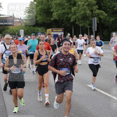 29.06.2025 - hella hamburg halbmarathon Jannik Wohlers http://msf.ph/oto/8153519 29.06.2025 10:53:06 Lombardsbrücke 1340, 1709, 1900, 1906, 1984, 2065, 2409, 2429, 3226, 4195, 4595, 5562, 5815, 5857, 6041, 6044, 6306, 6913, 6996, 7068, 7537, 7611, 7876, 7890, 8189, 8212, 8515, 8906, 9077, 9456, 9685, 9764, 9785, 10043, 10175, 10490, 11489, 11914, 12068, 12082, 12219, 12259, 12280, 12459, 13011, 13072, 13326, 13351, 14065, 14419, 14927, 15118, 15498, 15804, 16979, 17236, 17600, 17709, 18057, 18079, 18083, 18144, 18311, 18523, 18532, 18593, 18609 meine-sportfotos.de
