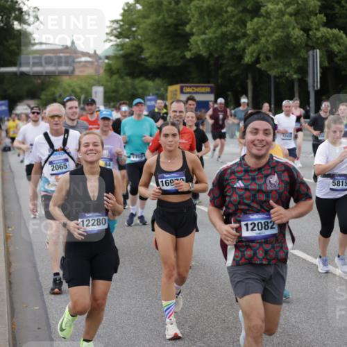 29.06.2025 - hella hamburg halbmarathon Jannik Wohlers http://msf.ph/oto/8153525 29.06.2025 10:53:07 Lombardsbrücke 1340, 1709, 1900, 1906, 1984, 2065, 2429, 3226, 4195, 4595, 5562, 5815, 5857, 6041, 6044, 6306, 6913, 6996, 7068, 7537, 7611, 7876, 7890, 8189, 8212, 8515, 8906, 9077, 9456, 9531, 9685, 9764, 9785, 10043, 10175, 10490, 11489, 11914, 12068, 12082, 12219, 12259, 12280, 12459, 13011, 13072, 13326, 13351, 14065, 14419, 14927, 15118, 15292, 15498, 15804, 15821, 15822, 16979, 17236, 17600, 17709, 18057, 18059, 18079, 18083, 18144, 18523, 18532, 18593, 18609 meine-sportfotos.de