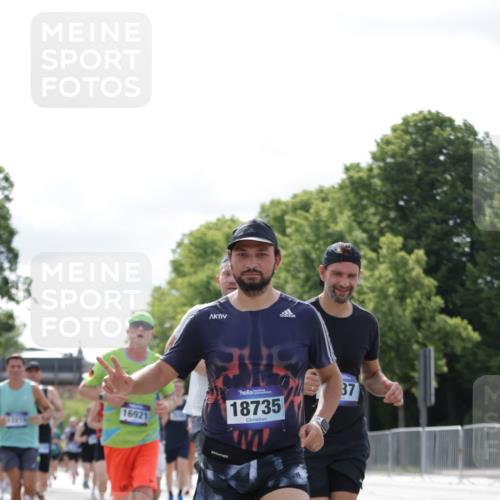 29.06.2025 - hella hamburg halbmarathon Jannik Wohlers http://msf.ph/oto/8153537 29.06.2025 10:15:50 Lombardsbrücke 1212, 1308, 1599, 2071, 2165, 2436, 2803, 2835, 3134, 3648, 4583, 4637, 4828, 5046, 5294, 7753, 8169, 8274, 8597, 8645, 9601, 9628, 9802, 9881, 10107, 10139, 10141, 10183, 10292, 10844, 10990, 11344, 11345, 12572, 13215, 13610, 15332, 15388, 15487, 15571, 15724, 16921, 17592, 17692, 17806, 18735, 19030 meine-sportfotos.de
