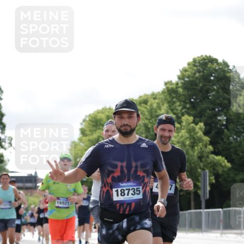 29.06.2025 - hella hamburg halbmarathon Jannik Wohlers http://msf.ph/oto/8153543 29.06.2025 10:15:50 Lombardsbrücke 1212, 1308, 1599, 2071, 2165, 2436, 2803, 2835, 3134, 3648, 4583, 4637, 4828, 5046, 5294, 7753, 8169, 8274, 8597, 8645, 9601, 9628, 9802, 9881, 10107, 10139, 10141, 10183, 10292, 10844, 10990, 11344, 11345, 12572, 13215, 13610, 15332, 15388, 15487, 15571, 15724, 16921, 17592, 17692, 17806, 18735, 19030 meine-sportfotos.de