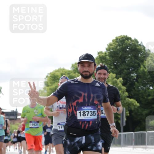 29.06.2025 - hella hamburg halbmarathon Jannik Wohlers http://msf.ph/oto/8153551 29.06.2025 10:15:50 Lombardsbrücke 1212, 1308, 1599, 2071, 2165, 2436, 2803, 2835, 3134, 3648, 4583, 4637, 4828, 5046, 5294, 7753, 8169, 8274, 8597, 8645, 9601, 9628, 9802, 9881, 10107, 10139, 10141, 10183, 10292, 10844, 10990, 11344, 11345, 12572, 13215, 13610, 15332, 15388, 15487, 15571, 15724, 16921, 17592, 17692, 17806, 18735, 19030 meine-sportfotos.de
