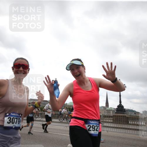 29.06.2025 - hella hamburg halbmarathon Jannik Wohlers http://msf.ph/oto/8153562 29.06.2025 10:48:59 Lombardsbrücke 1525, 1625, 2067, 2527, 2541, 2668, 2927, 3070, 3183, 3232, 3383, 3943, 4403, 4525, 4527, 4589, 4769, 4809, 5106, 5463, 6191, 6989, 7301, 7650, 7931, 7936, 8549, 9245, 9261, 10033, 10038, 10130, 10333, 10479, 10782, 10785, 11558, 11631, 11681, 12669, 13564, 13565, 14389, 14390, 15057, 15412, 16436, 16759, 17085, 17089, 17287, 17315, 17647, 17964, 18453, 18470 meine-sportfotos.de