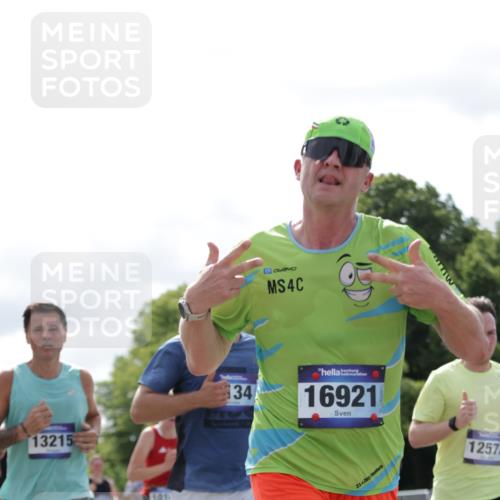29.06.2025 - hella hamburg halbmarathon Jannik Wohlers http://msf.ph/oto/8153568 29.06.2025 10:15:52 Lombardsbrücke 1212, 1244, 1308, 1599, 2071, 2165, 2803, 2835, 3030, 3134, 3648, 4583, 4637, 5046, 5294, 6024, 7753, 8169, 8274, 8597, 8645, 9601, 9628, 9802, 9810, 9881, 10107, 10139, 10141, 10183, 10292, 10844, 10990, 11344, 11345, 12572, 13215, 13610, 13727, 15332, 15388, 15487, 15571, 15724, 16199, 16921, 17592, 17806, 17854, 18735 meine-sportfotos.de