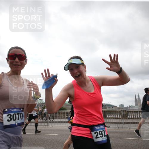 29.06.2025 - hella hamburg halbmarathon Jannik Wohlers http://msf.ph/oto/8153580 29.06.2025 10:48:59 Lombardsbrücke 1525, 1625, 2067, 2527, 2541, 2668, 2927, 3070, 3183, 3232, 3383, 3943, 4403, 4525, 4527, 4589, 4769, 4809, 5106, 5463, 6191, 6989, 7301, 7650, 7931, 7936, 8549, 9245, 9261, 10033, 10038, 10130, 10333, 10479, 10782, 10785, 11558, 11631, 11681, 12669, 13564, 13565, 14389, 14390, 15057, 15412, 16436, 16759, 17085, 17089, 17287, 17315, 17647, 17964, 18453, 18470 meine-sportfotos.de