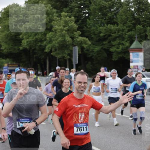 29.06.2025 - hella hamburg halbmarathon Jannik Wohlers http://msf.ph/oto/8153593 29.06.2025 10:53:09 Lombardsbrücke 1340, 1709, 1900, 1906, 1984, 2065, 2429, 3226, 4595, 5562, 5815, 5857, 6041, 6044, 6306, 6913, 6996, 7039, 7068, 7537, 7611, 7876, 7890, 8189, 8212, 8515, 8906, 9077, 9456, 9531, 9685, 9785, 10175, 11489, 11914, 12068, 12082, 12259, 12280, 12459, 13072, 13316, 13351, 14065, 14419, 14927, 15118, 15292, 15498, 15804, 15821, 15822, 16979, 17236, 17709, 18057, 18059, 18079, 18083, 18144, 18523, 18532, 18593, 18609 meine-sportfotos.de