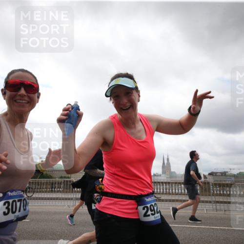 29.06.2025 - hella hamburg halbmarathon Jannik Wohlers http://msf.ph/oto/8153598 29.06.2025 10:48:59 Lombardsbrücke 1525, 1625, 2067, 2527, 2541, 2668, 2927, 3070, 3183, 3232, 3383, 3943, 4403, 4525, 4527, 4589, 4769, 4809, 5106, 5463, 6191, 6989, 7301, 7650, 7931, 7936, 8549, 9245, 9261, 10033, 10038, 10130, 10333, 10479, 10782, 10785, 11558, 11631, 11681, 12669, 13564, 13565, 14389, 14390, 15057, 15412, 16436, 16759, 17085, 17089, 17287, 17315, 17647, 17964, 18453, 18470 meine-sportfotos.de