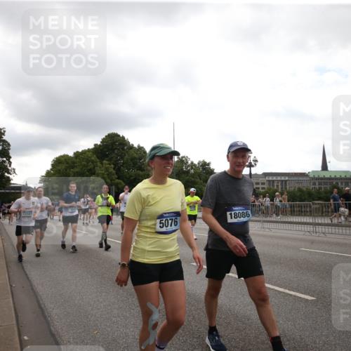 29.06.2025 - hella hamburg halbmarathon Jannik Wohlers http://msf.ph/oto/8153625 29.06.2025 10:49:38 Lombardsbrücke 1487, 1511, 2212, 3701, 4090, 4870, 5749, 5751, 6830, 7721, 7722, 7755, 8254, 9015, 9605, 9940, 10060, 10617, 10683, 11030, 11760, 13127, 13128, 13309, 13381, 13744, 13846, 14505, 14545, 15626, 15633, 16365, 16410, 16412, 18961, 19086 meine-sportfotos.de