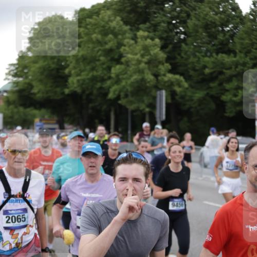 29.06.2025 - hella hamburg halbmarathon Jannik Wohlers http://msf.ph/oto/8153631 29.06.2025 10:53:09 Lombardsbrücke 1340, 1709, 1900, 1906, 1984, 2065, 2429, 3226, 4595, 5562, 5815, 5857, 6041, 6044, 6306, 6913, 6996, 7039, 7068, 7537, 7611, 7876, 7890, 8189, 8212, 8515, 8906, 9077, 9456, 9531, 9685, 9785, 10175, 11489, 11914, 12068, 12082, 12259, 12280, 12459, 13072, 13316, 13351, 14065, 14419, 14927, 15118, 15292, 15498, 15804, 15821, 15822, 16979, 17236, 17709, 18057, 18059, 18079, 18083, 18144, 18523, 18532, 18593, 18609 meine-sportfotos.de