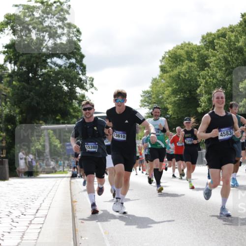29.06.2025 - hella hamburg halbmarathon Jannik Wohlers http://msf.ph/oto/8153643 29.06.2025 10:15:55 Lombardsbrücke 1212, 1244, 1599, 2803, 2835, 3030, 3134, 3648, 4583, 4637, 5046, 5294, 6024, 7753, 8274, 8597, 8645, 9601, 9628, 9802, 9810, 9881, 10107, 10139, 10141, 10183, 10292, 10844, 10990, 11344, 11345, 11752, 12572, 13215, 13610, 13727, 15332, 15388, 15487, 15724, 16199, 16456, 16921, 17422, 17592, 17694, 17806, 17854, 17942, 18735 meine-sportfotos.de