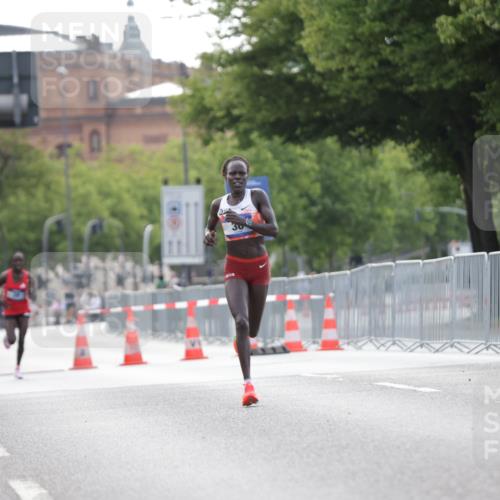 29.06.2025 - hella hamburg halbmarathon Jannik Wohlers http://msf.ph/oto/8153646 29.06.2025 09:34:55 Lombardsbrücke 29, 43, 46, 48 meine-sportfotos.de
