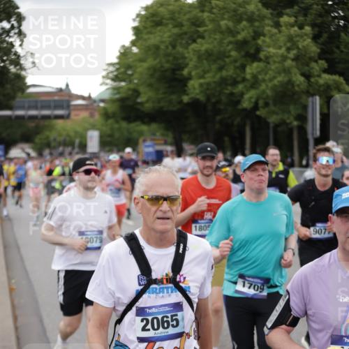 29.06.2025 - hella hamburg halbmarathon Jannik Wohlers http://msf.ph/oto/8153648 29.06.2025 10:53:10 Lombardsbrücke 1340, 1709, 1900, 1906, 1984, 2065, 2429, 3226, 4595, 5562, 5815, 5857, 6041, 6044, 6306, 6913, 6996, 7039, 7068, 7537, 7611, 7876, 7890, 8189, 8212, 8515, 8906, 9077, 9456, 9531, 9685, 9771, 9785, 10175, 11489, 11493, 11914, 12068, 12082, 12259, 12280, 12459, 13072, 13316, 13351, 14065, 14927, 15118, 15292, 15498, 15804, 15821, 15822, 16979, 17236, 17709, 18057, 18059, 18079, 18083, 18144, 18523, 18532, 18593, 18609, 18902 meine-sportfotos.de