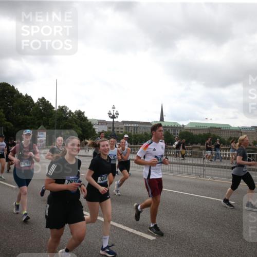 29.06.2025 - hella hamburg halbmarathon Jannik Wohlers http://msf.ph/oto/8153657 29.06.2025 10:50:23 Lombardsbrücke 1129, 1208, 1930, 2200, 2358, 3184, 3229, 3647, 3838, 4642, 4695, 4771, 4848, 6178, 7133, 7141, 7161, 7938, 8200, 8779, 8833, 8986, 9096, 9168, 9933, 10029, 10437, 10552, 10614, 10636, 11577, 12392, 12393, 12800, 13468, 13981, 14010, 14534, 14640, 14762, 14767, 14773, 15017, 15105, 15416, 16500, 16501, 16553, 16904, 17337, 17648, 17735, 18067 meine-sportfotos.de