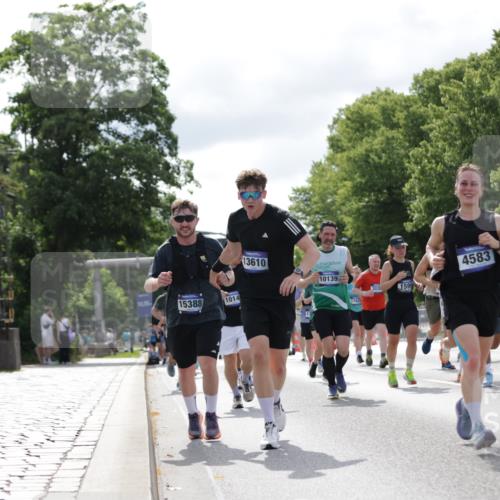 29.06.2025 - hella hamburg halbmarathon Jannik Wohlers http://msf.ph/oto/8153663 29.06.2025 10:15:55 Lombardsbrücke 1212, 1244, 1599, 2803, 2835, 3030, 3134, 3648, 4583, 4637, 5046, 5294, 6024, 7753, 8274, 8597, 8645, 9601, 9628, 9802, 9810, 9881, 10107, 10139, 10141, 10183, 10292, 10844, 10990, 11344, 11345, 11752, 12572, 13215, 13610, 13727, 15332, 15388, 15487, 15724, 16199, 16456, 16921, 17422, 17592, 17694, 17806, 17854, 17942, 18735 meine-sportfotos.de