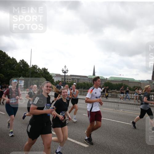 29.06.2025 - hella hamburg halbmarathon Jannik Wohlers http://msf.ph/oto/8153664 29.06.2025 10:50:23 Lombardsbrücke 1129, 1208, 1930, 2200, 2358, 3184, 3229, 3647, 3838, 4642, 4695, 4771, 4848, 6178, 7133, 7141, 7161, 7938, 8200, 8779, 8833, 8986, 9096, 9168, 9933, 10029, 10437, 10552, 10614, 10636, 11577, 12392, 12393, 12800, 13468, 13981, 14010, 14534, 14640, 14762, 14767, 14773, 15017, 15105, 15416, 16500, 16501, 16553, 16904, 17337, 17648, 17735, 18067 meine-sportfotos.de