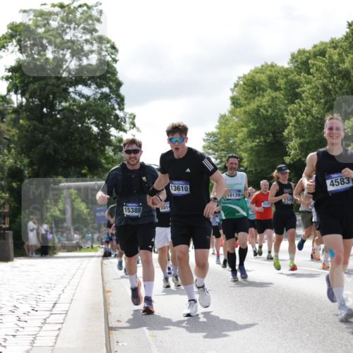 29.06.2025 - hella hamburg halbmarathon Jannik Wohlers http://msf.ph/oto/8153670 29.06.2025 10:15:55 Lombardsbrücke 1212, 1244, 1599, 2803, 2835, 3030, 3134, 3648, 4583, 4637, 5046, 5294, 6024, 7753, 8274, 8597, 8645, 9601, 9628, 9802, 9810, 9881, 10107, 10139, 10141, 10183, 10292, 10844, 10990, 11344, 11345, 11752, 12572, 13215, 13610, 13727, 15332, 15388, 15487, 15724, 16199, 16456, 16921, 17422, 17592, 17694, 17806, 17854, 17942, 18735 meine-sportfotos.de