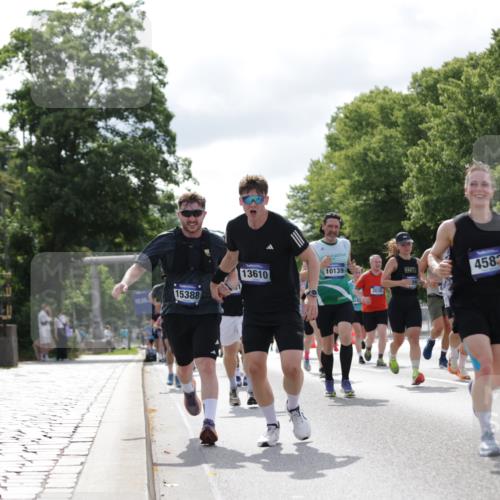 29.06.2025 - hella hamburg halbmarathon Jannik Wohlers http://msf.ph/oto/8153678 29.06.2025 10:15:55 Lombardsbrücke 1212, 1244, 1599, 2803, 2835, 3030, 3134, 3648, 4583, 4637, 5046, 5294, 6024, 7753, 8274, 8597, 8645, 9601, 9628, 9802, 9810, 9881, 10107, 10139, 10141, 10183, 10292, 10844, 10990, 11344, 11345, 11752, 12572, 13215, 13610, 13727, 15332, 15388, 15487, 15724, 16199, 16456, 16921, 17422, 17592, 17694, 17806, 17854, 17942, 18735 meine-sportfotos.de